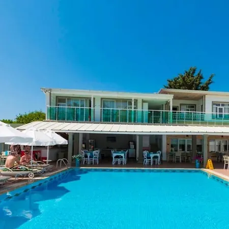 Hotel Clover Magic Nova *