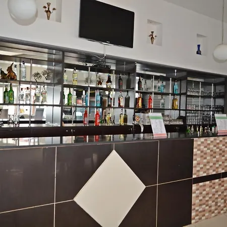 Hotel Clover Magic Nova *