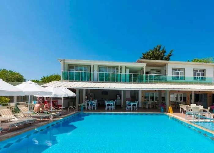 Hotel Clover Magic Nova *